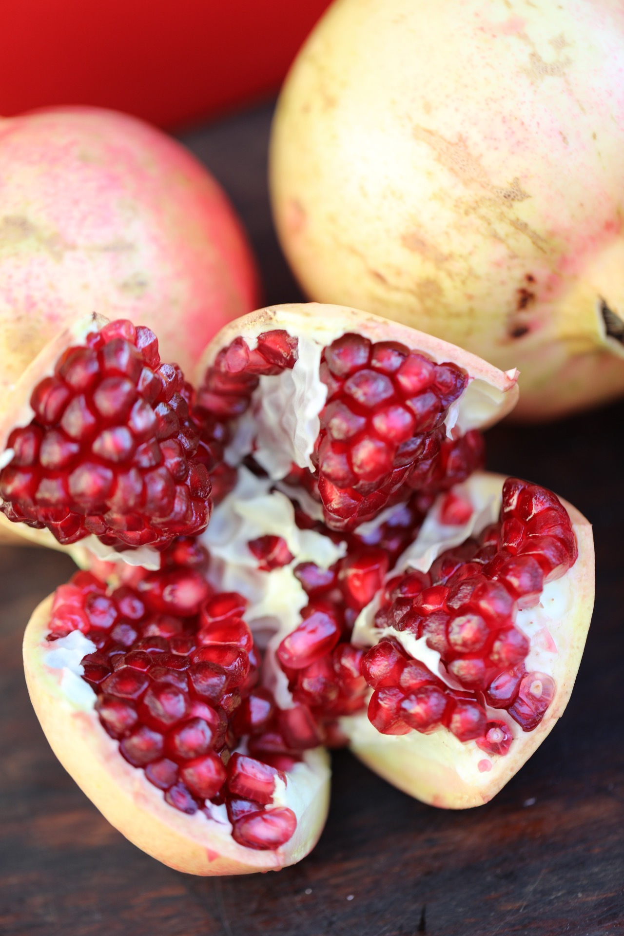 突尼斯软籽石榴：一粒红玛瑙里的千年风雅