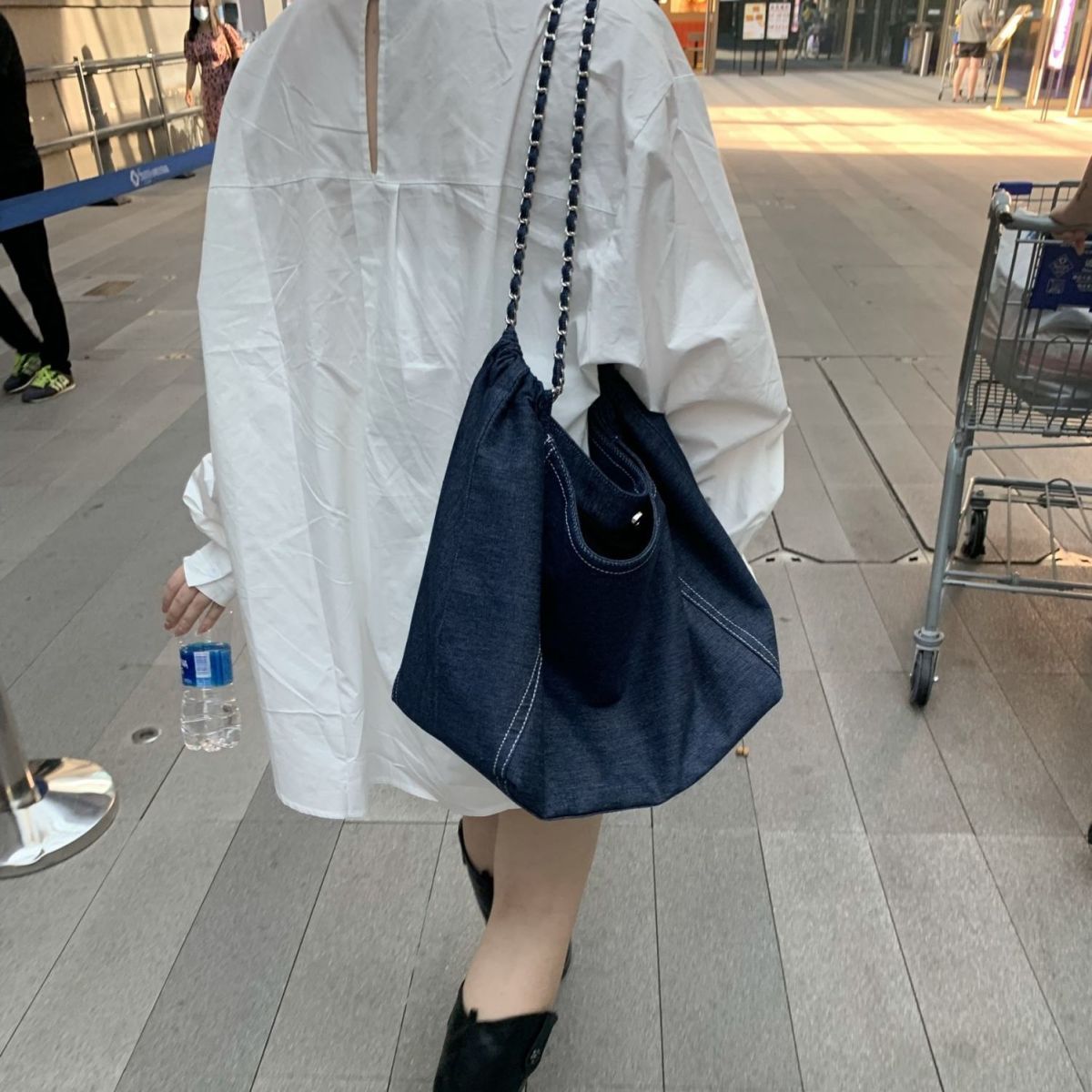 Borsa per donna 2024 nuova grande capacità versatile in tessuto alla moda in metallo con tracolla a catena in denim borsa casual_voghion.com