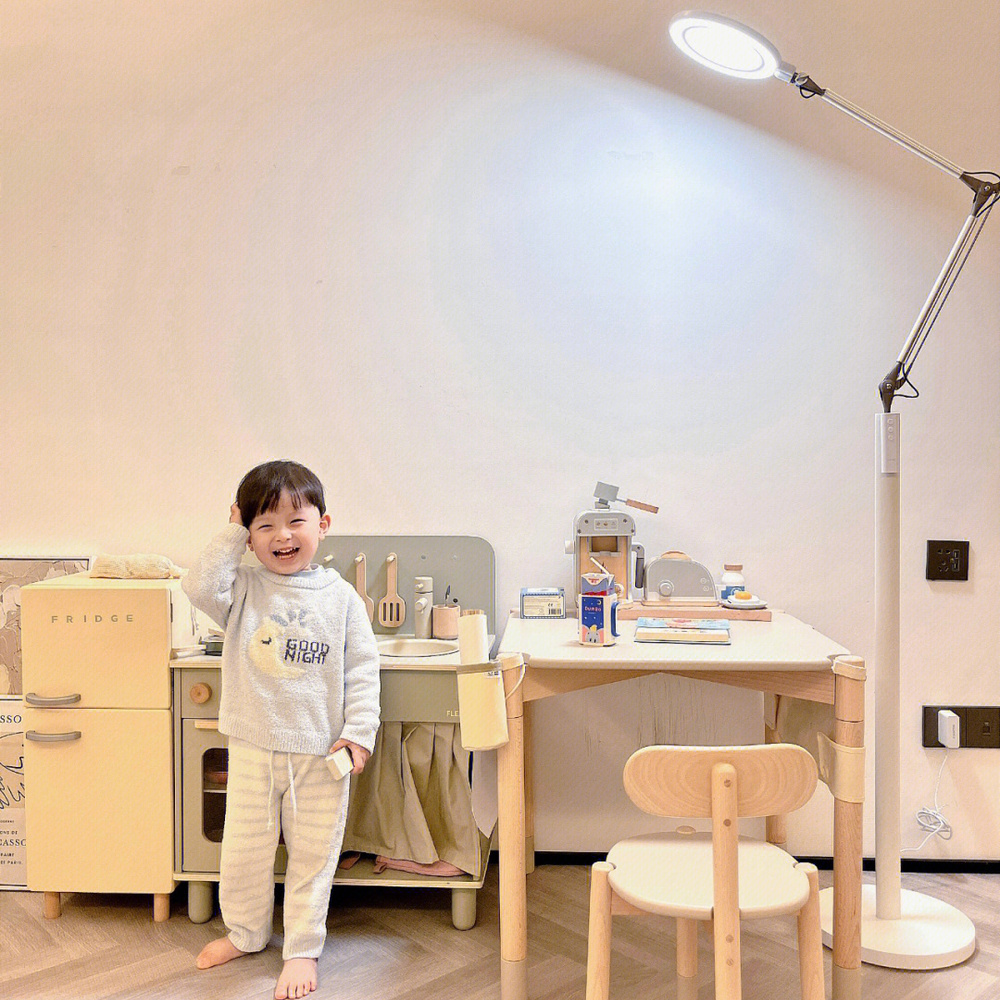 「孩视宝」护眼灯：给孩子的眼睛，一杯温润的光明茶