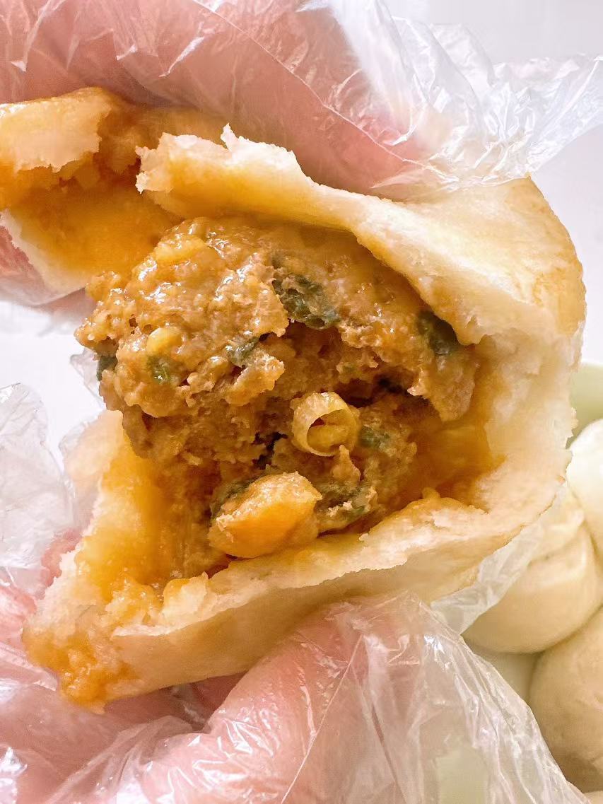 厚德载物：黑猪肉小笼包的智慧与温情