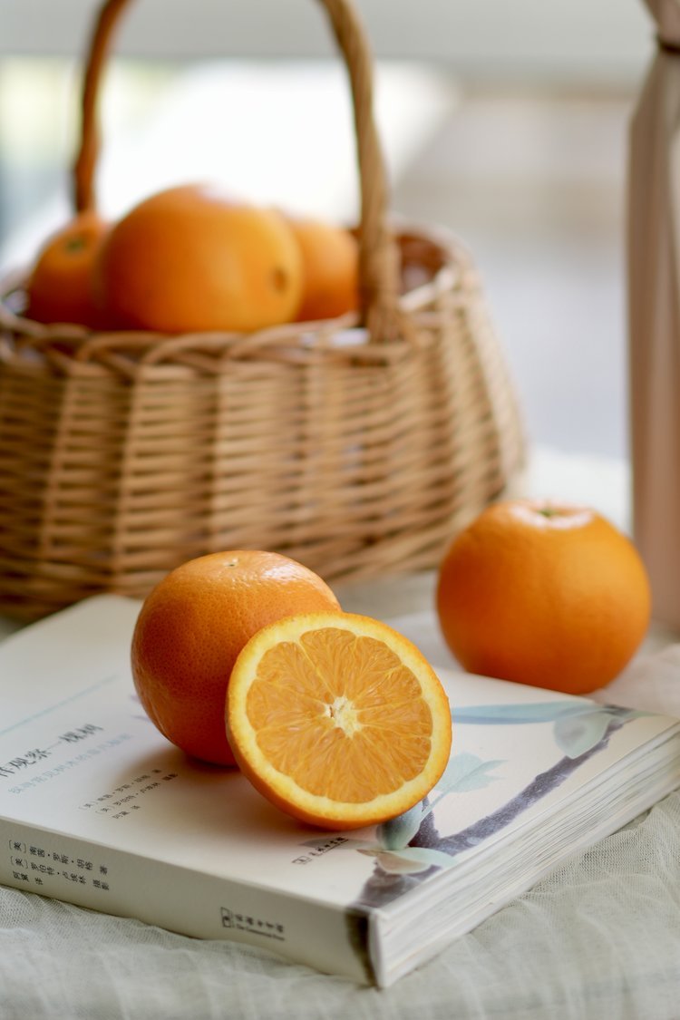 半坡阳光·江边伦晚脐橙：一枚在橙花春雨里长大的甜梦