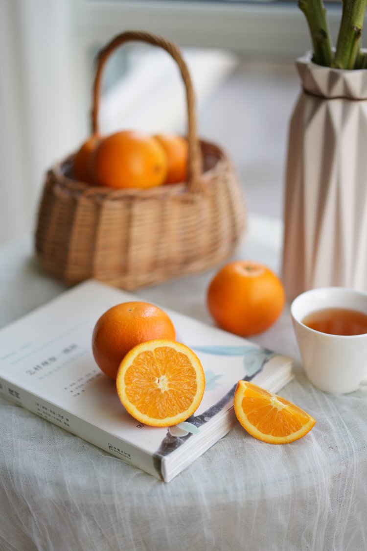 半坡阳光·江边伦晚脐橙：一枚在春风里迟到的甜