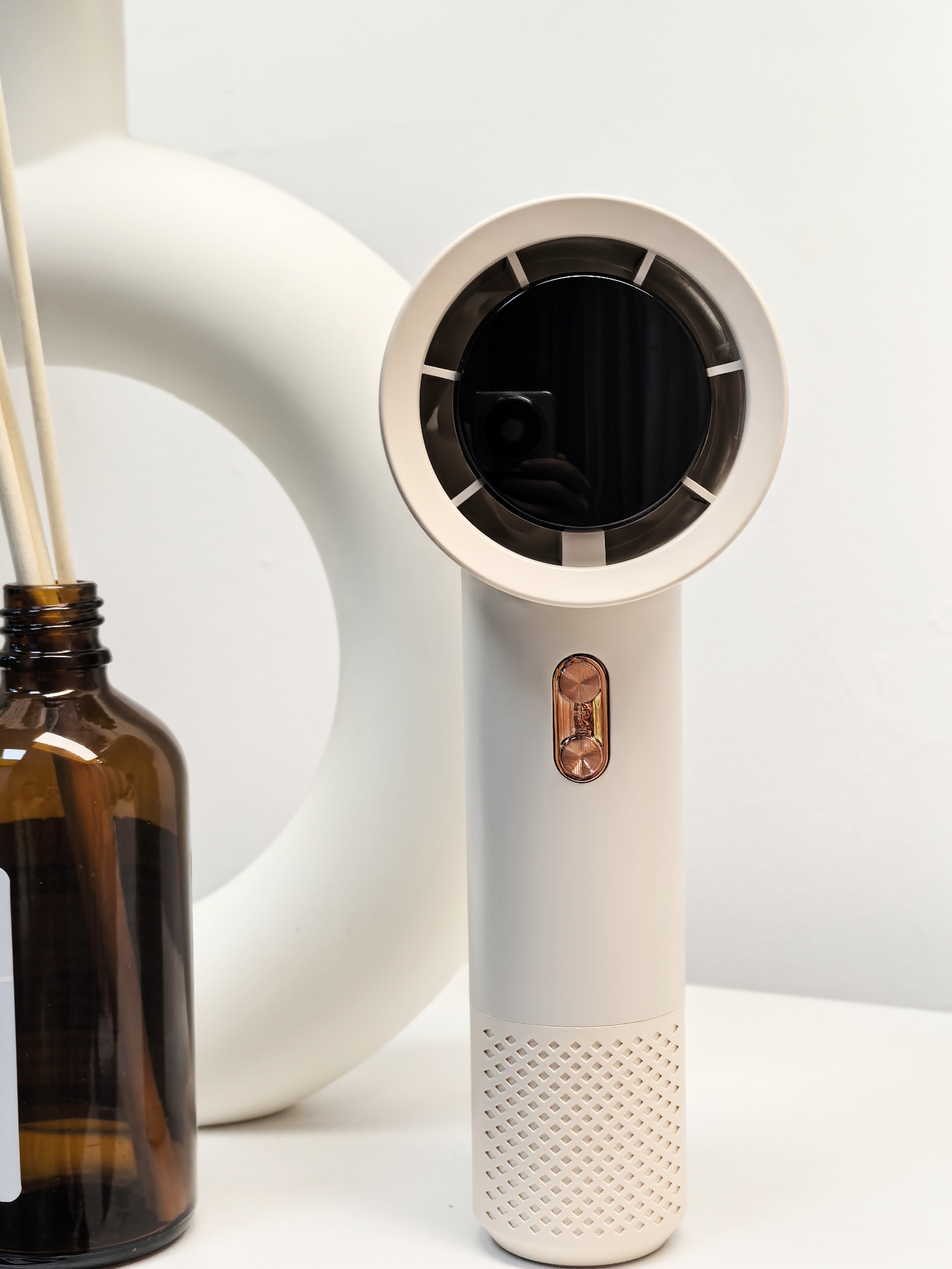 戴森手持风扇：这个夏天，给你一个不被套路的选择