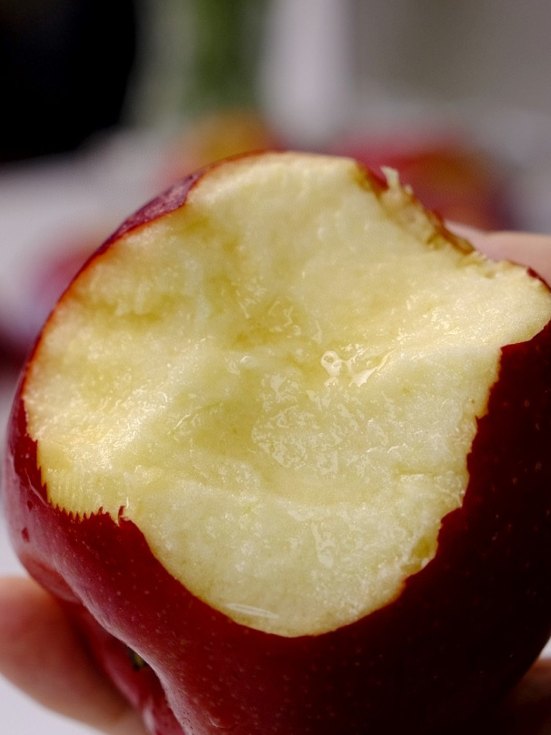 新西兰红玫瑰苹果：一口咬下，爱情与果实的碰撞