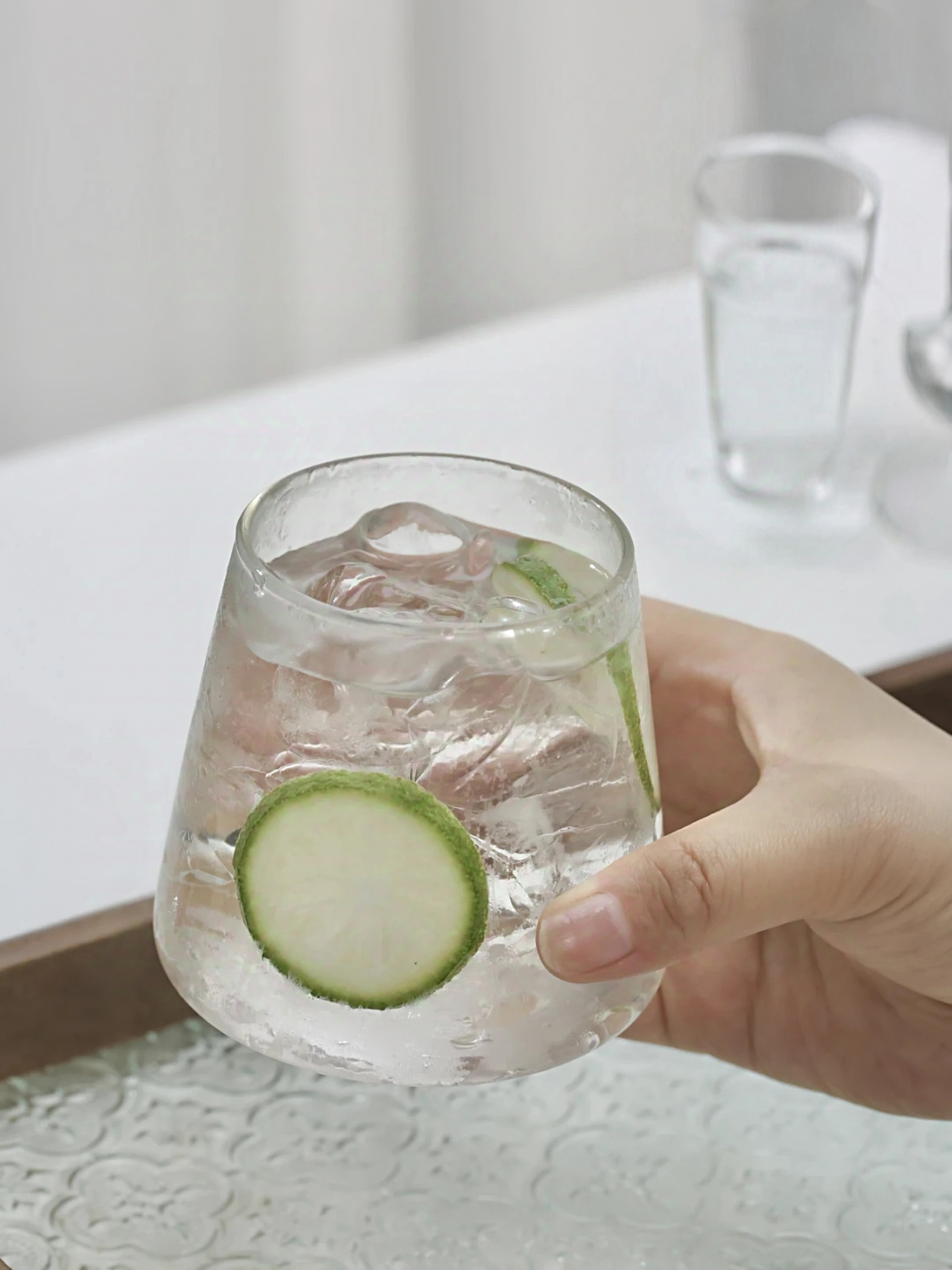 杯中有山海：超吉椰100%椰子水与一颗椰子的温柔哲学