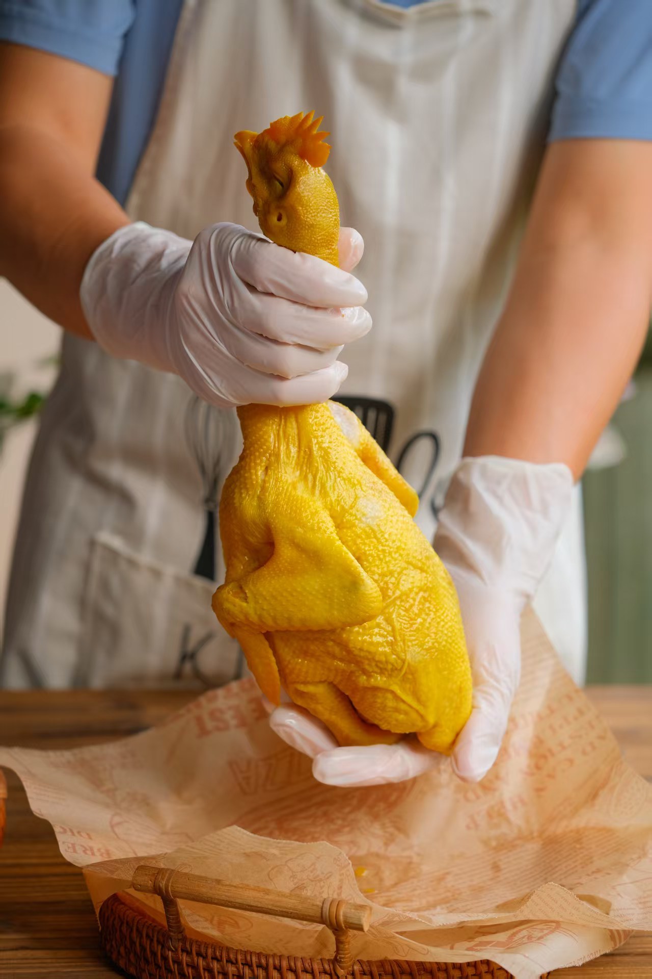 岭南古法盐焗鸡：一撕一咬间，尝尽千年风味