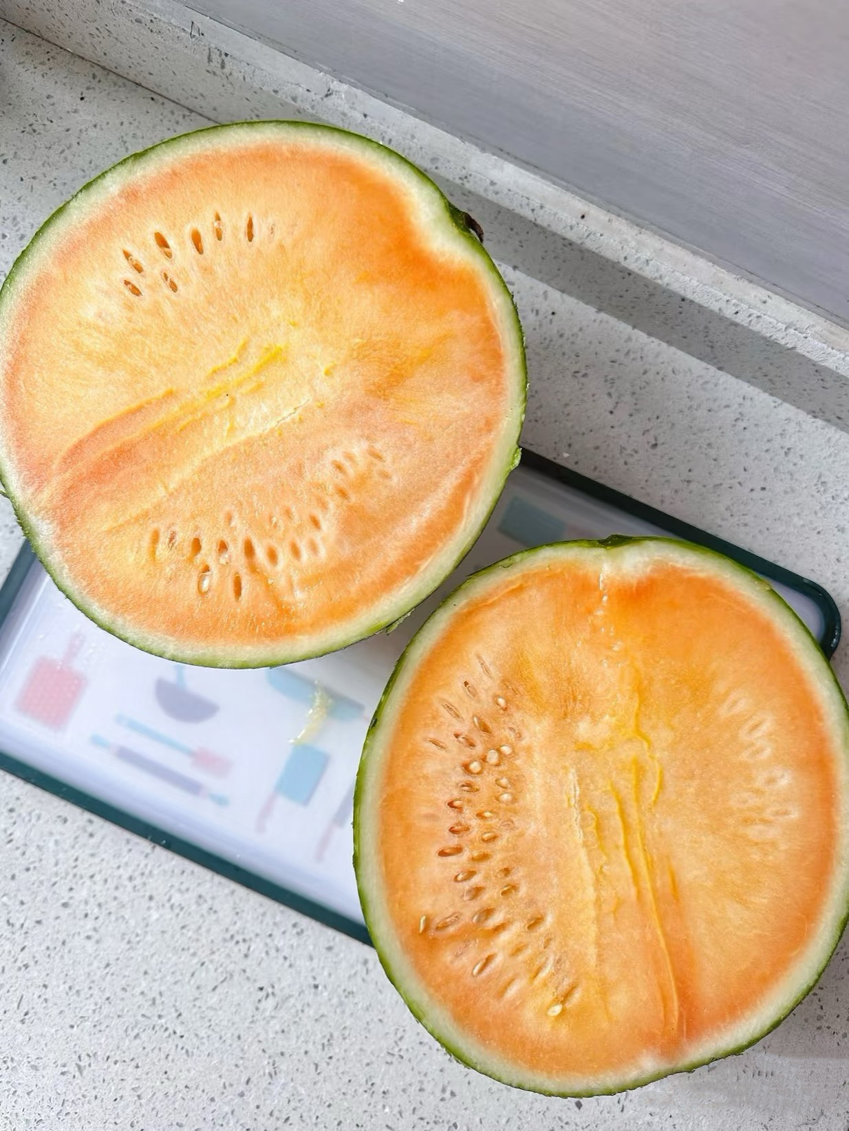 稀有彩虹西瓜：夏日的冰淇淋邂逅