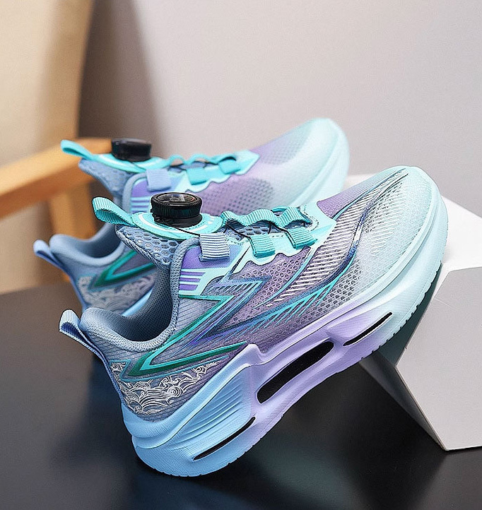 嗒嘀嗒童鞋：一双会“呼吸”的旋转扣跑鞋，藏着28年国货的温柔