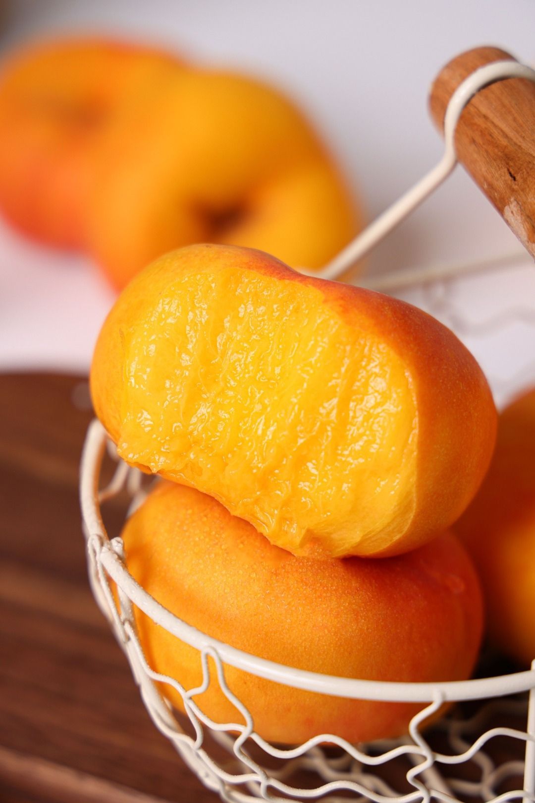 半坡阳光·黄金蜜蟠桃：咬一口金色的乡野暮色