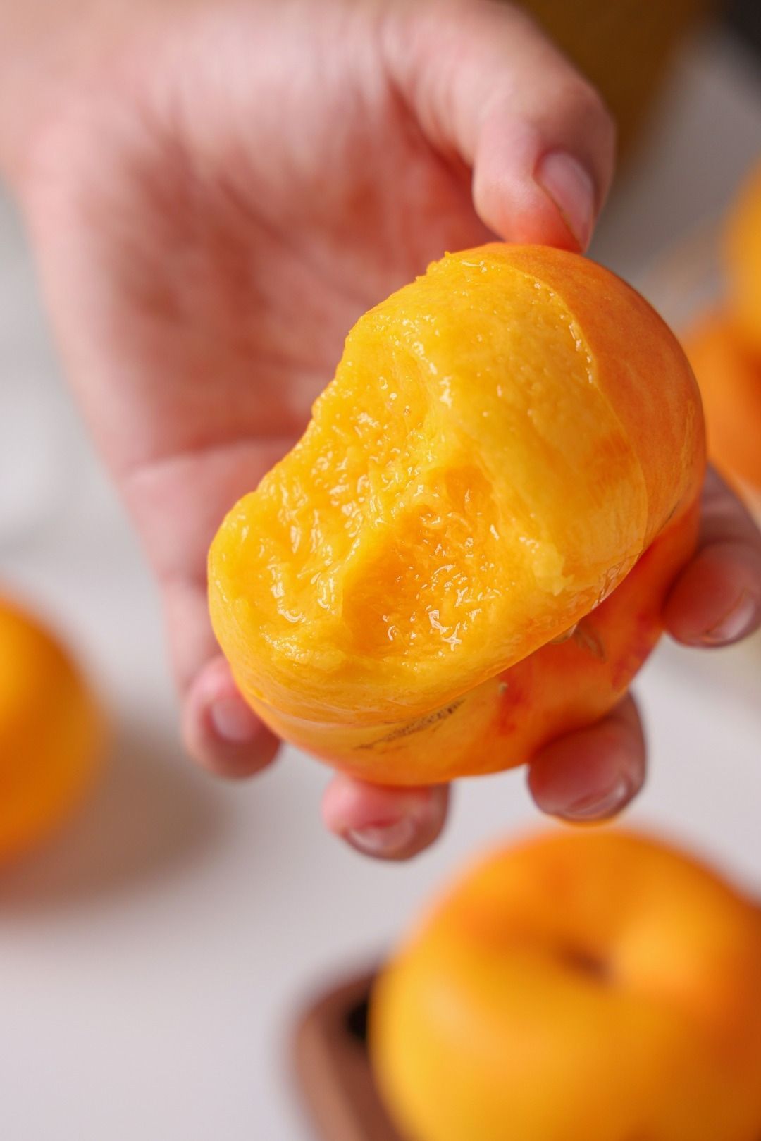 半坡阳光·黄金蜜油蟠桃：一颗桃子里的夏日长卷